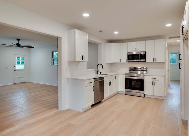 Property at 3234 Moorewood Dr, Nashville, TN 37207, 3 beds, 1.5 baths