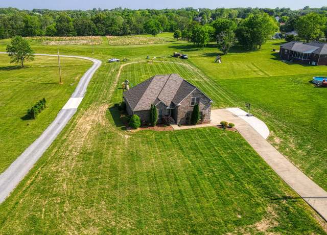Property at 424 Ben Albert Rd, Cottontown, TN 37048, 3 beds, 3 baths