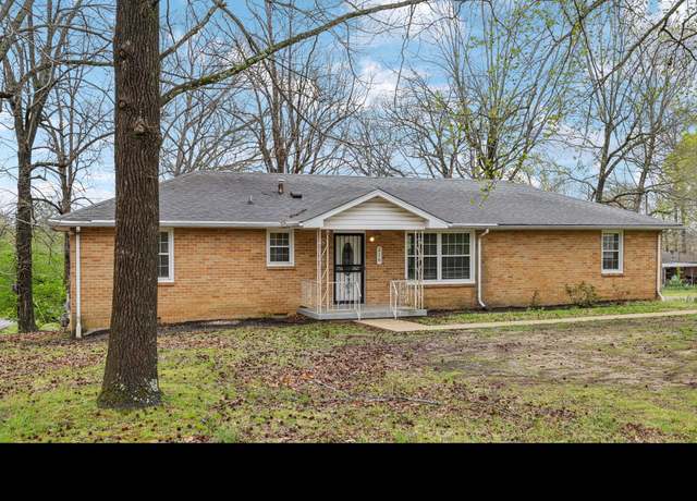 Property at 216 Crosby Dr, Dickson, TN 37055, 3 beds, 1.5 baths