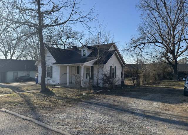 Property at 305 White St, Shelbyville, TN 37160, 2 beds, 1 bath