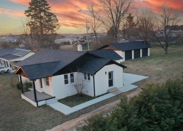 Property at 334 Weakley Creek Rd, Lawrenceburg, TN 38464, 3 beds, 2 baths