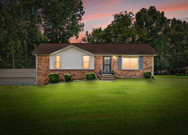 Property at 2247 Blakemore Dr, Clarksville, TN 37040, 3 beds, 2 baths