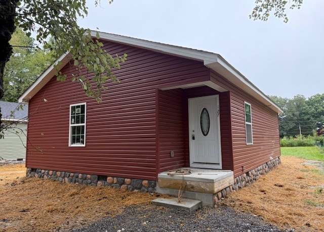 Property at 127 Freeman St, Tullahoma, TN 37388, 3 beds, 2 baths