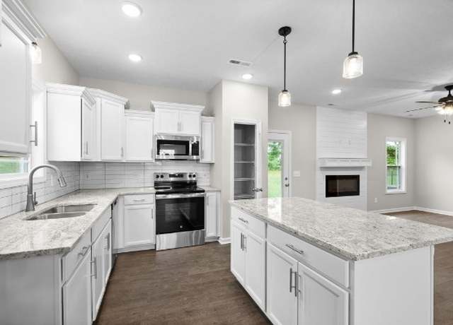 Property at 293 Wesson Dr, Clarksville, TN 37043, 3 beds, 2.5 baths