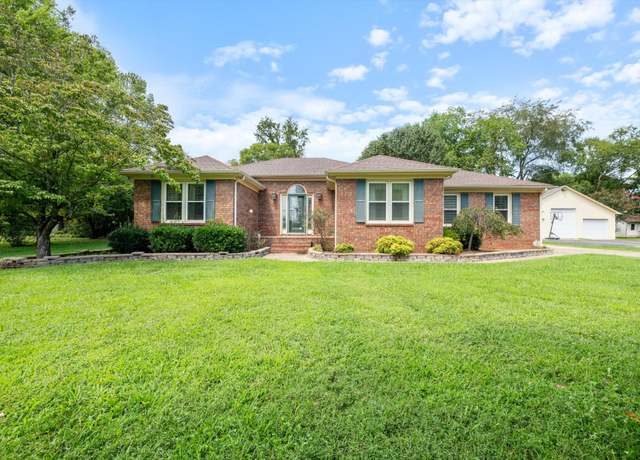 Property at 214 Juniper Dr, Murfreesboro, TN 37129, 3 beds, 2.5 baths