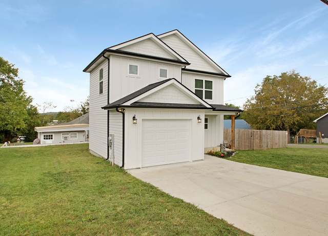 Property at 202 Summit St, Woodbury, TN 37190, 3 beds, 2.5 baths