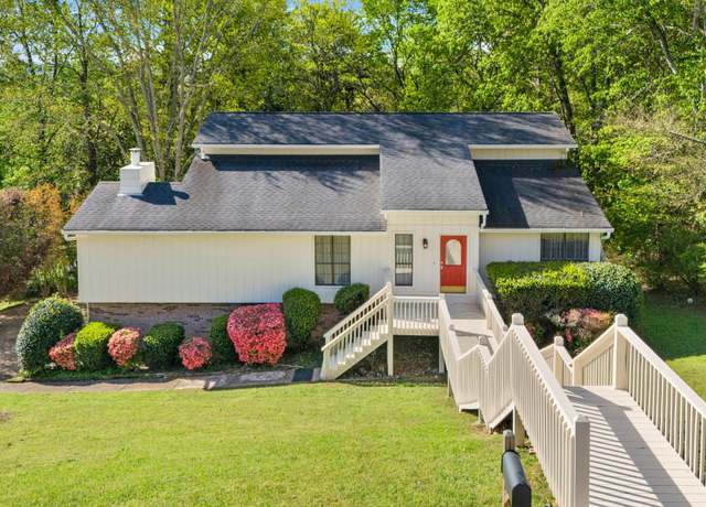 Property at 1710 Colonial Way Cir, Hixson, TN 37343, 4 beds, 3 baths
