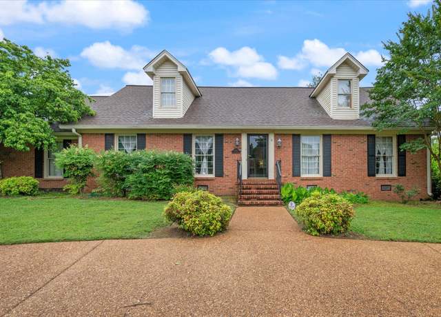 Property at 2307 Londonderry Dr, Murfreesboro, TN 37129, 4 beds, 3 baths