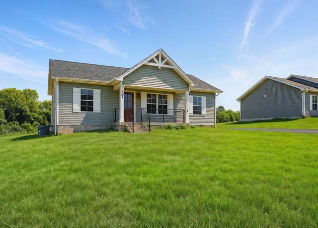 Property at 1085 Landing Ln, Adams, TN 37010, 3 beds, 2 baths