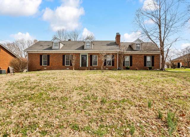 Property at 137 Paradise Dr, Hendersonville, TN 37075, 4 beds, 3 baths