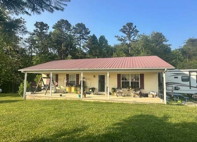 Property at 832 Fritzsche Loop, Jamestown, TN 38556, 2 beds, 1 bath