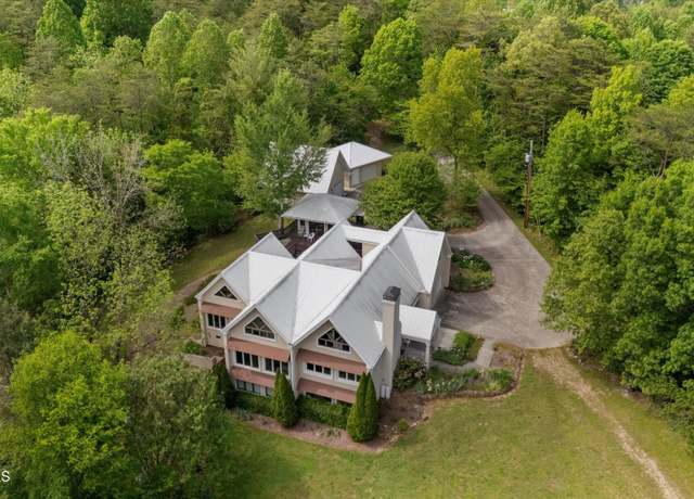 Property at 530 Blockhouse Rd, Maryville, TN 37803, 3 beds, 3 baths