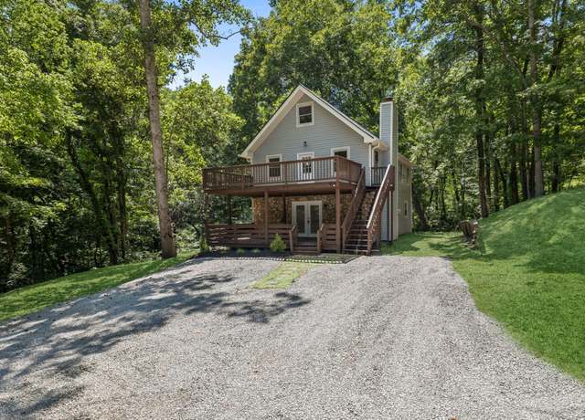 Property at 1111 Green Valley Dr, Ashland City, TN 37015, 5 beds, 2 baths