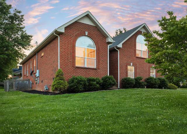 Property at 101 Cherokee Dr, White House, TN 37188, 3 beds, 2 baths