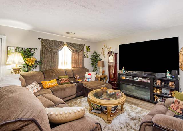 Property at 337 Bonita Pkwy, Hendersonville, TN 37075, 3 beds, 2.5 baths