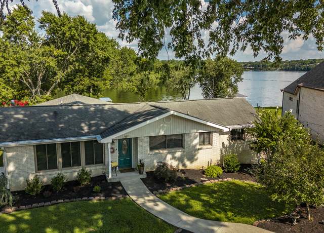 Property at 220 Sterling Rd, Hendersonville, TN 37075, 4 beds, 3 baths