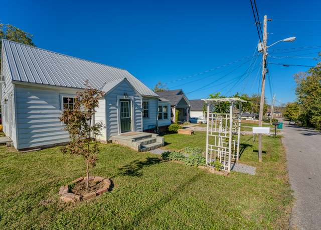 Property at 802 Liggett Ave, Lewisburg, TN 37091, 3 beds, 1.5 baths