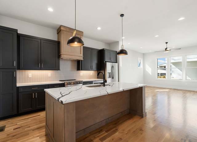 Property at 1811 10th Ave N, Nashville, TN 37208, 4 beds, 3.5 baths