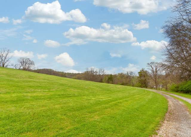 Property at 111 Patton Ln, Hendersonville, TN 37075, 3 beds, 3 baths