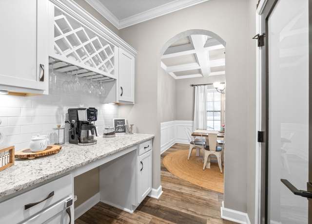 Property at 386 Rye Dr, Clarksville, TN 37043, 4 beds, 2.5 baths