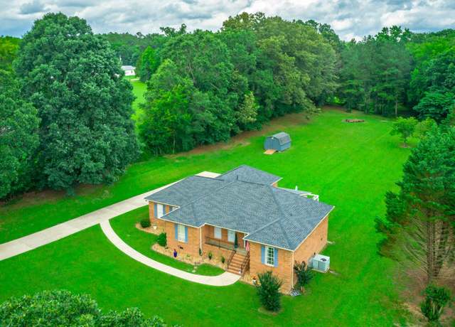 Property at 1109 Central Dr, Hixson, TN 37343, 3 beds, 2.5 baths