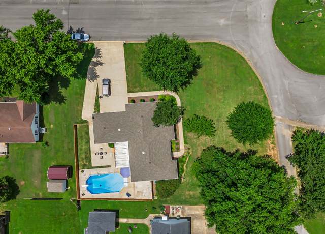 Property at 801 Douglas Dr, Lawrenceburg, TN 38464, 3 beds, 2 baths