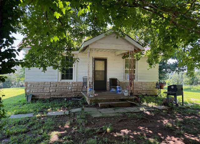 Property at 999 Old Lewisburg Hwy, Columbia, TN 38401, 2 beds, 1 bath