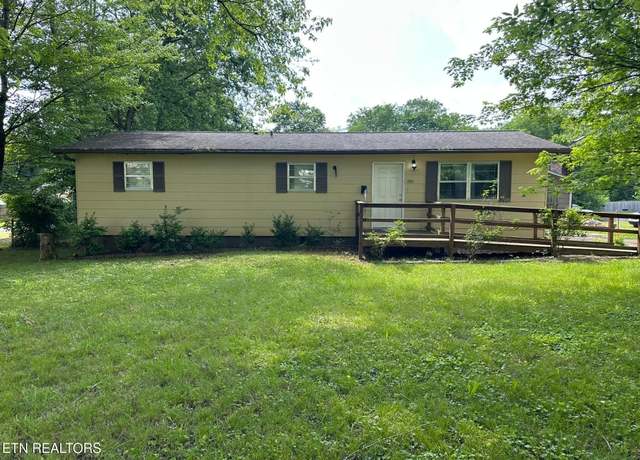 Property at 1901 Bradshaw Garden Rd, Knoxville, TN 37912, 4 beds, 2 baths