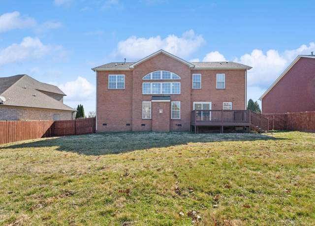 Property at 806 Warrington Ct, Gallatin, TN 37066, 5 beds, 3.5 baths