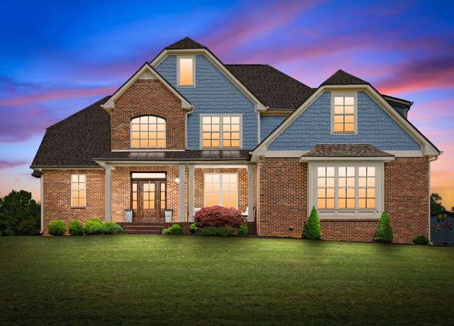 Property at 1005 Felts Dr, Clarksville, TN 37043, 4 beds, 3 baths