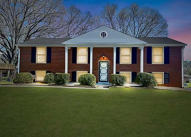 Property at 307 Heights Ave, Tullahoma, TN 37388, 3 beds, 2 baths