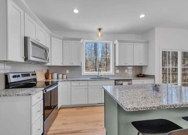 Property at 522 Lewis Ln, Charlotte, TN 37036, 3 beds, 2.5 baths