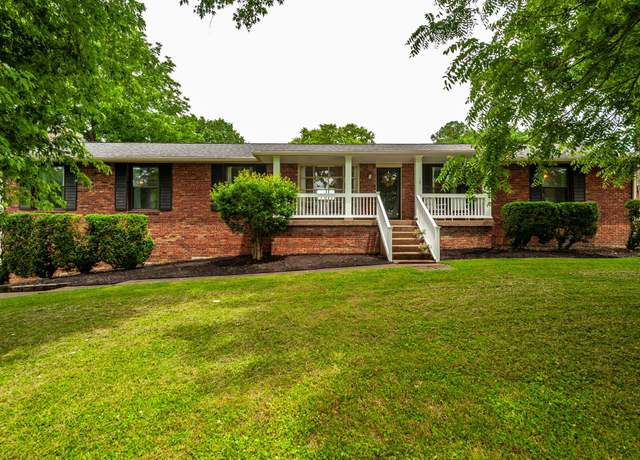 Property at 331 Indian Lake Rd, Hendersonville, TN 37075, 4 beds, 2.5 baths