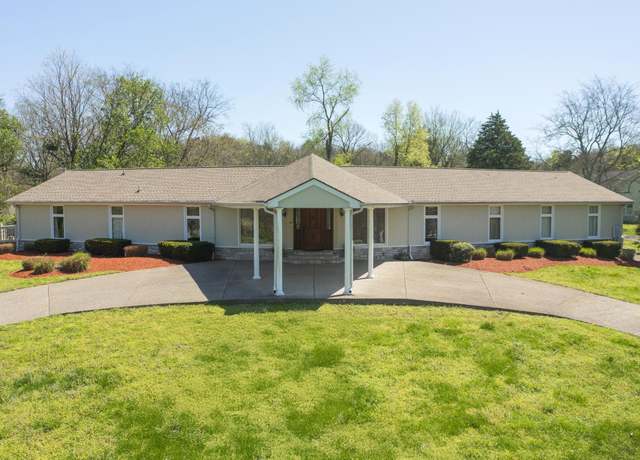 Property at 1035 Forest Harbor Dr, Hendersonville, TN 37075, 4 beds, 3.5 baths