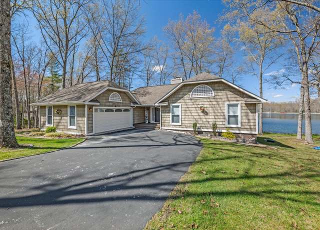 Property at 14 Dalton Ter, Crossville, TN 38558, 3 beds, 2 baths