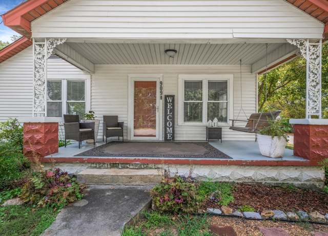 Property at 909 W 1st St, Dickson, TN 37055, 3 beds, 2 baths