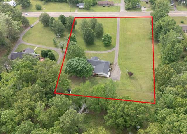 Property at 1152 E Poplar Ave, Selmer, TN 38375, 3 beds, 2 baths