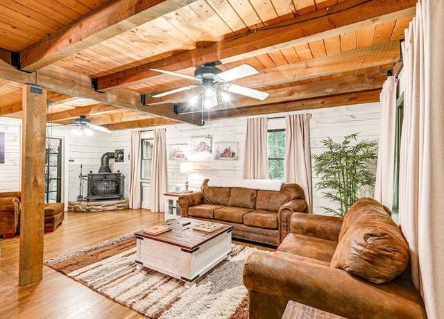 Property at 44 Kimwood Dr, Mount Juliet, TN 37122, 4 beds, 2 baths