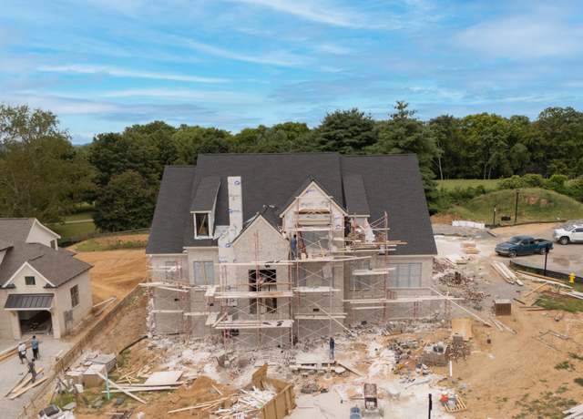 Property at 1013 Laguna Dr, Franklin, TN 37067, 5 beds, 5.5 baths