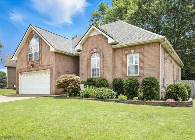 Property at 125 Cherokee Dr, White House, TN 37188, 3 beds, 2.5 baths