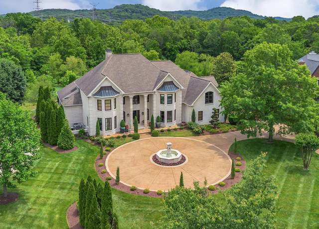 Property at 238 Pelham Dr, Brentwood, TN 37027, 4 beds, 3.5 baths