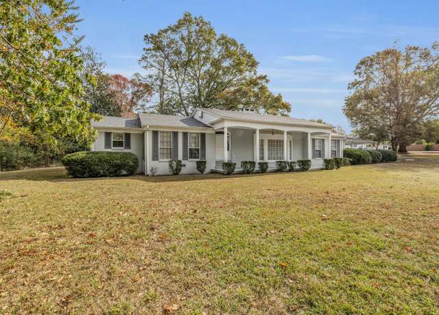 Property at 519 S Scott St, Scottsboro, AL 35768, 3 beds, 3.5 baths