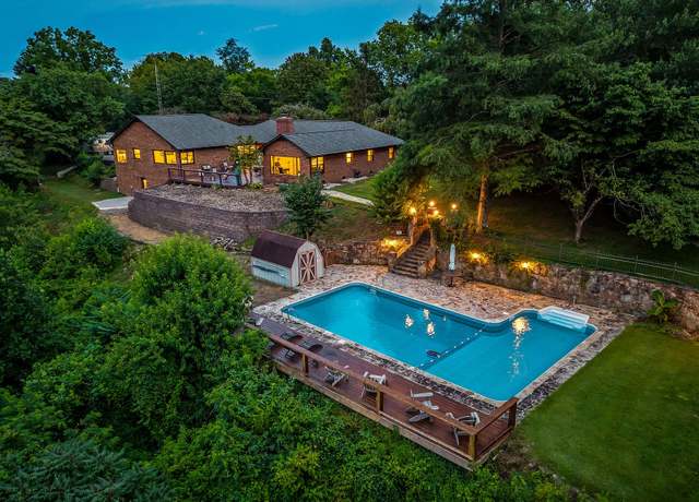 Property at 15225 Nashville Hwy, Buffalo Valley, TN 38548, 4 beds, 2 baths