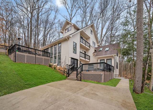 Property at 5010 Pine Hill Rd, Nashville, TN 37221, 4 beds, 4 baths