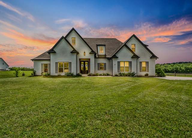 Property at 2828 Sparta Pike, Lebanon, TN 37090, 4 beds, 2.5 baths