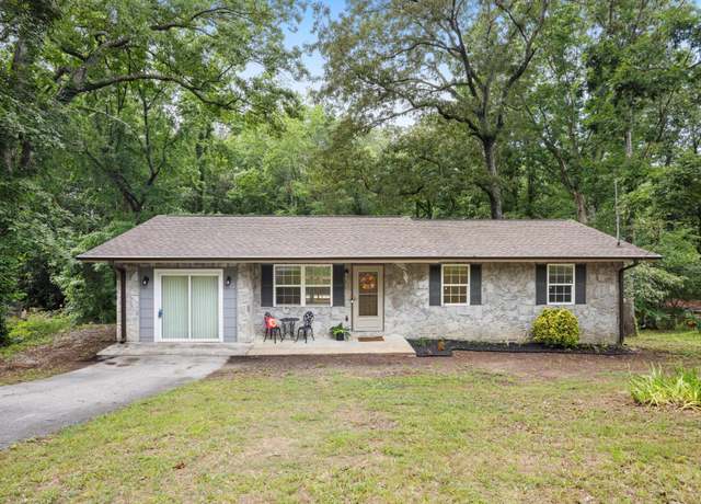 Property at 300 Marion Dr, Ringgold, GA 30736, 3 beds, 2 baths