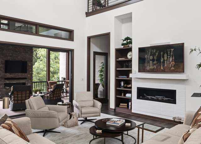 Property at 5820 Woodland Hills Dr, Nashville, TN 37211, 4 beds, 4.5 baths