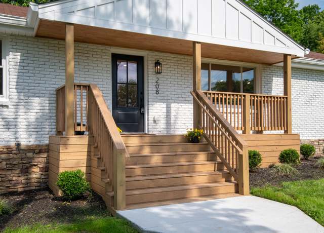 Property at 208 Roberta Dr, Hendersonville, TN 37075, 4 beds, 3 baths