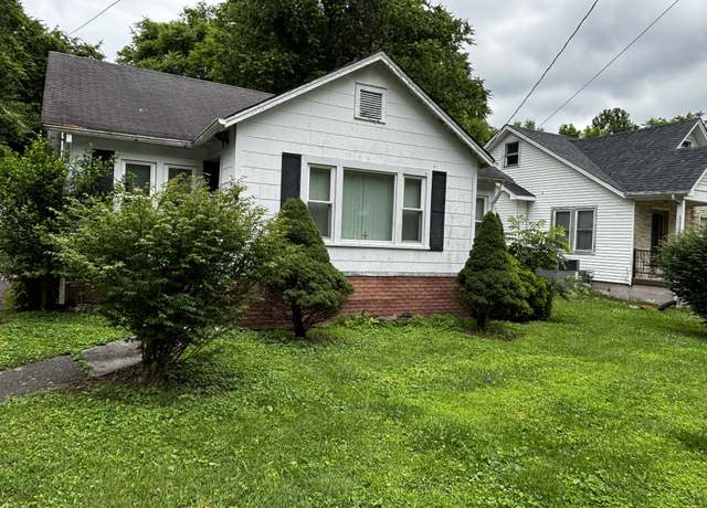 Property at 517 S Murray St, Gainesboro, TN 38562, 3 beds, 1.5 baths