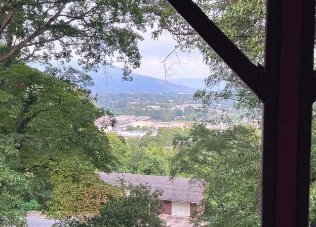 Property at 2932 Westside Dr, Chattanooga, TN 37404, 4 beds, 3 baths